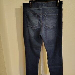 Gloria Vanderbilt Women's Amanda Pull On Jeans Size Medim Short Denim Stretch